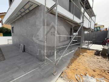 Moradia T4 para Venda em Santa Iria de Azoia, São João da Talha e Bobadela
