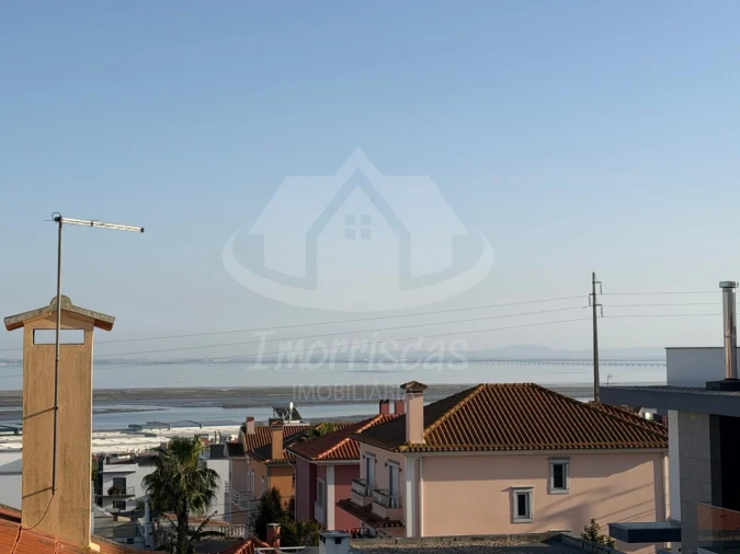 Moradia T4 para Venda em Santa Iria de Azoia, São João da Talha e Bobadela Foto 41