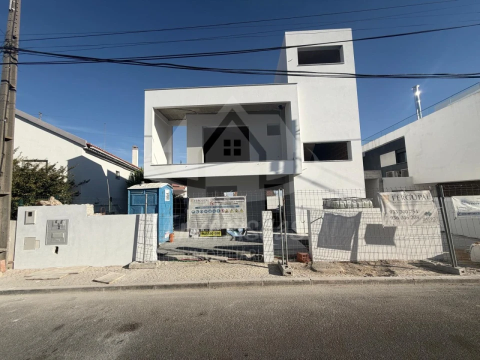 Moradia T4 para Venda em Santa Iria de Azoia, São João da Talha e Bobadela Foto 1
