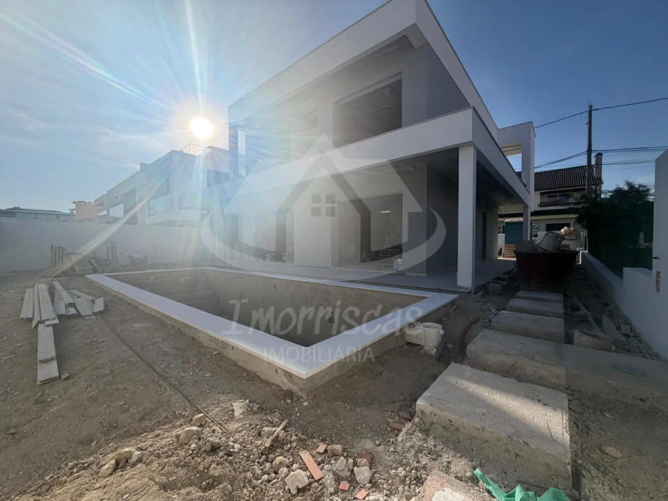 Moradia T4 para Venda em Santa Iria de Azoia, São João da Talha e Bobadela Foto 2
