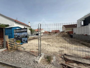 Moradia T3 para Venda em Santa Iria de Azoia, São João da Talha e Bobadela