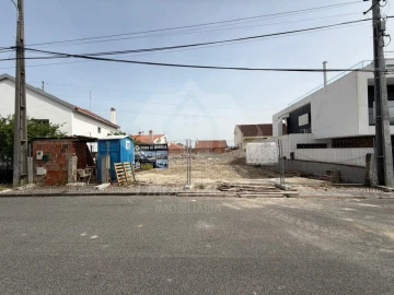 Moradia T3 para Venda em Santa Iria de Azoia, São João da Talha e Bobadela