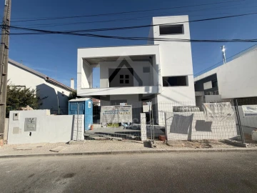 Moradia T4 para Venda em Santa Iria de Azoia, São João da Talha e Bobadela