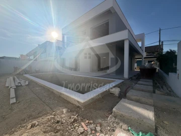 Moradia T4 para Venda em Santa Iria de Azoia, São João da Talha e Bobadela