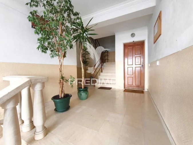 Apartamento T2 para Venda em Queluz e Belas Foto 2