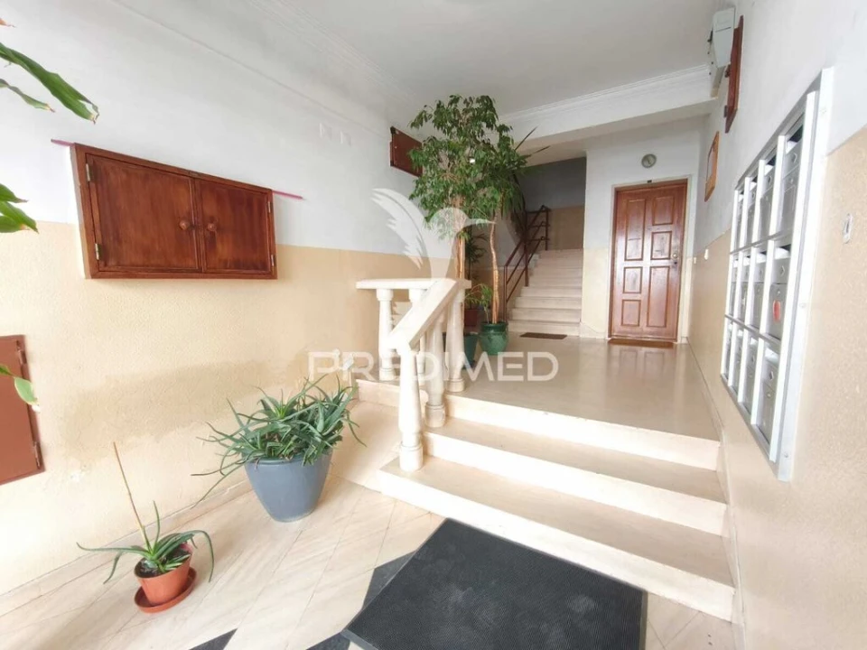 Apartamento T2 para Venda em Queluz e Belas Foto 1