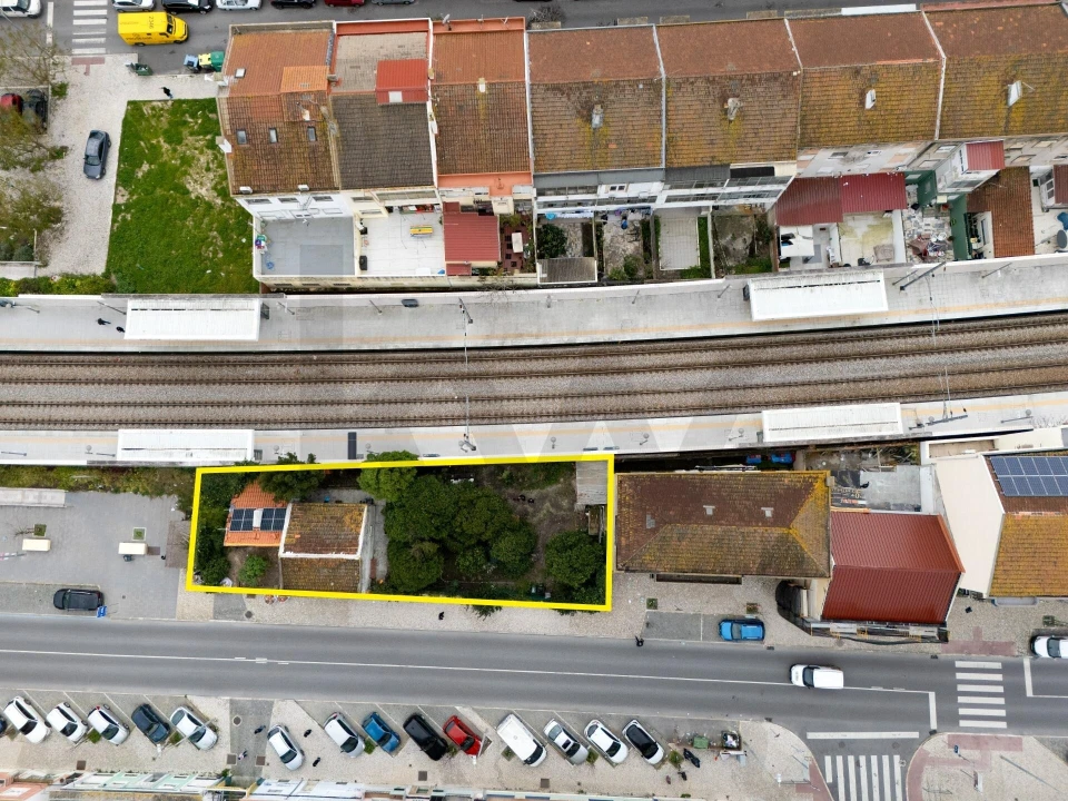 Moradia T1 para Venda em Baixa da Banheira e Vale da Amoreira Foto 1