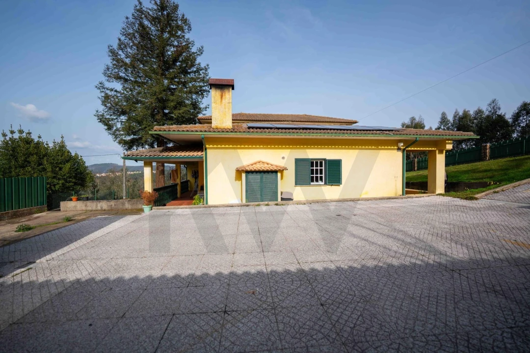 Moradia T4 para Venda em Friúmes e Paradela Foto 47