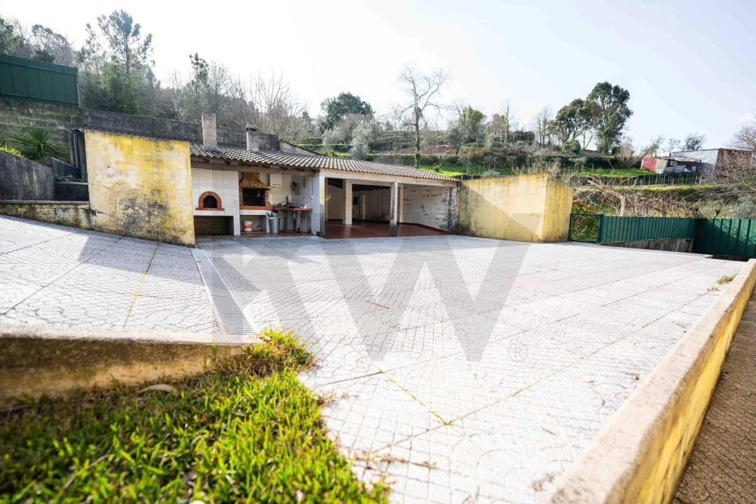 Moradia T4 para Venda em Friúmes e Paradela Foto 35