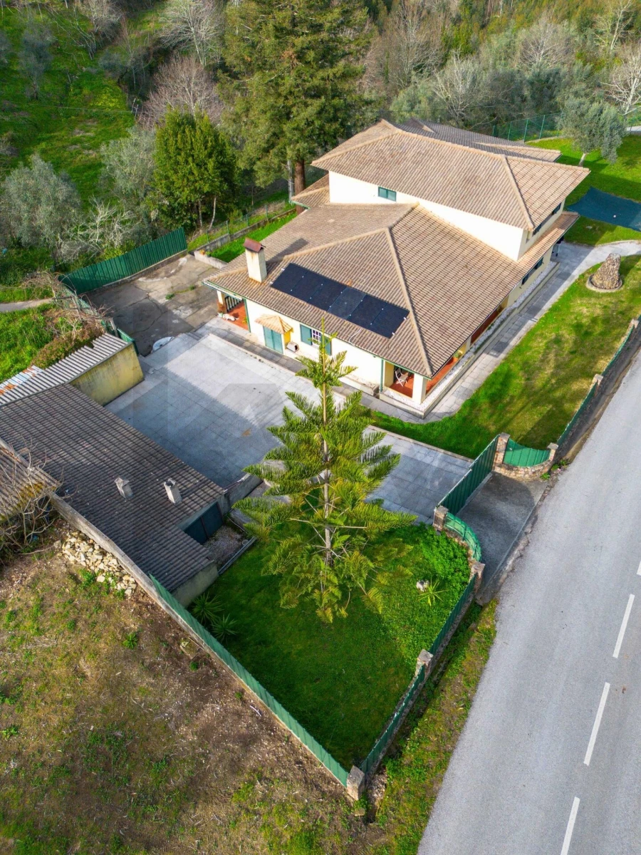 Moradia T4 para Venda em Friúmes e Paradela Foto 4