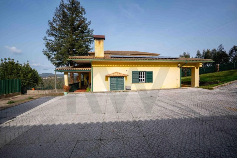 Moradia T4 para Venda em Friúmes e Paradela Foto 47