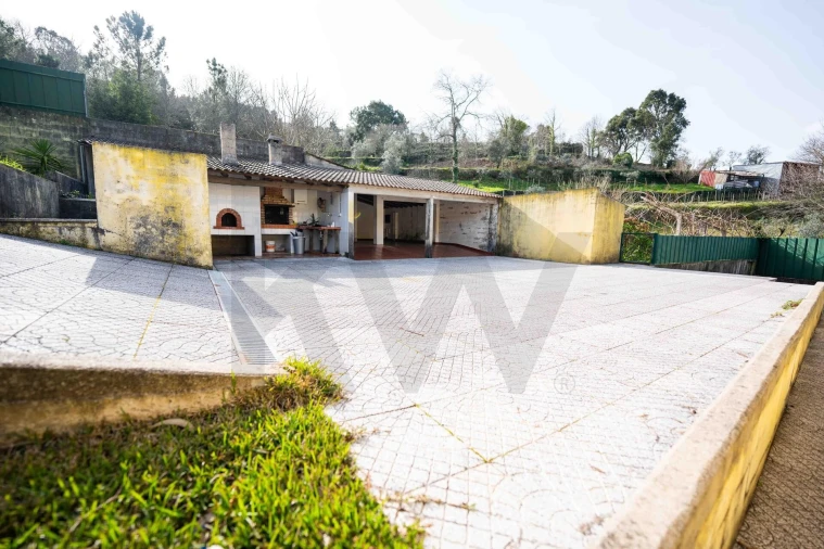 Moradia T4 para Venda em Friúmes e Paradela Foto 35