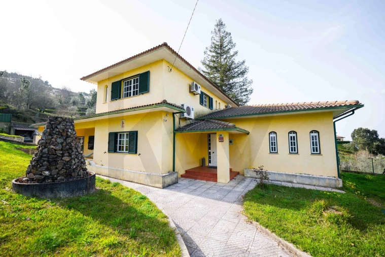 Moradia T4 para Venda em Friúmes e Paradela Foto 49