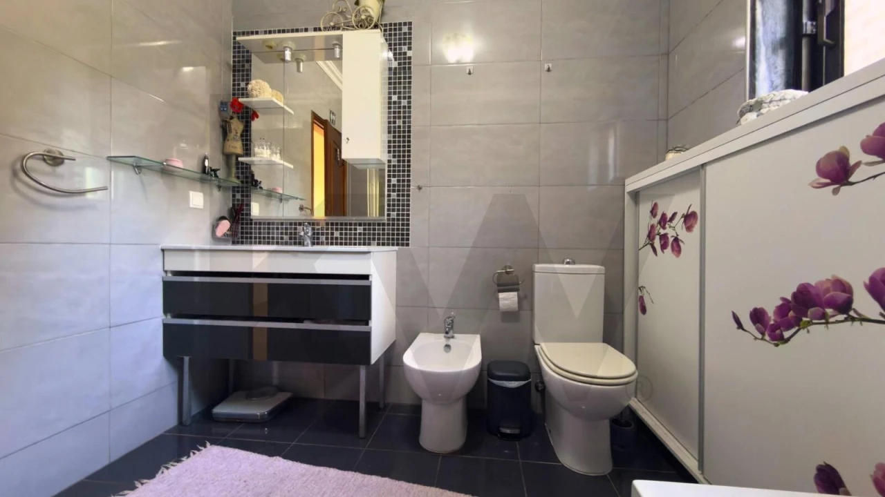 Moradia T7 para Venda em Quarteira Foto 10