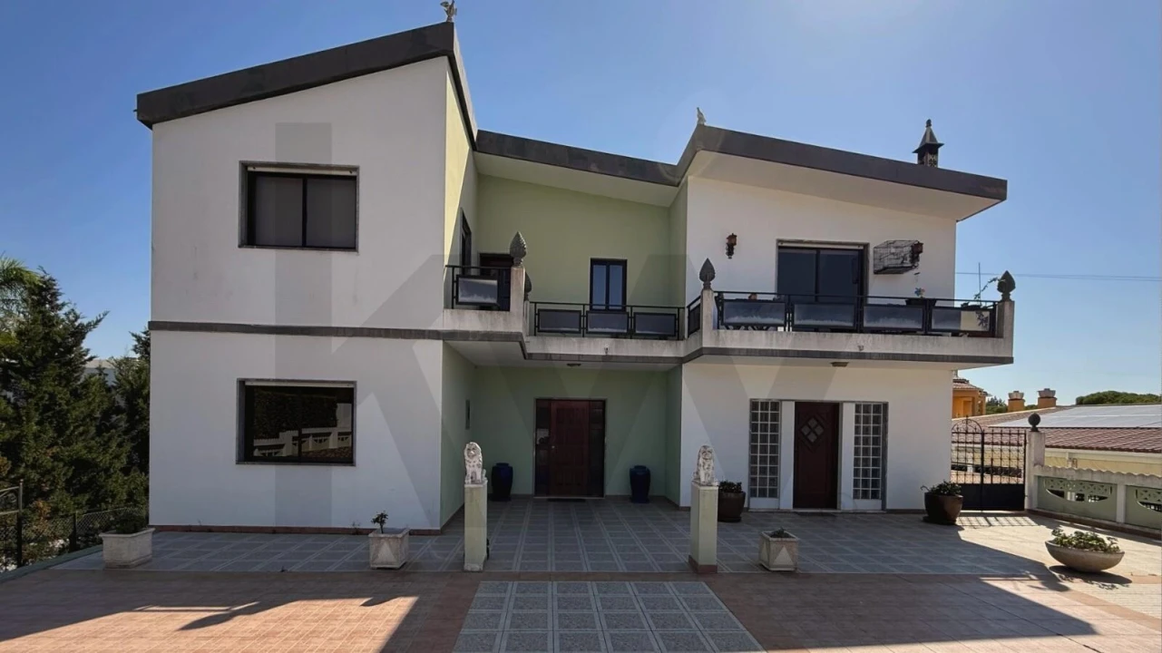 Moradia T7 para Venda em Quarteira Foto 2