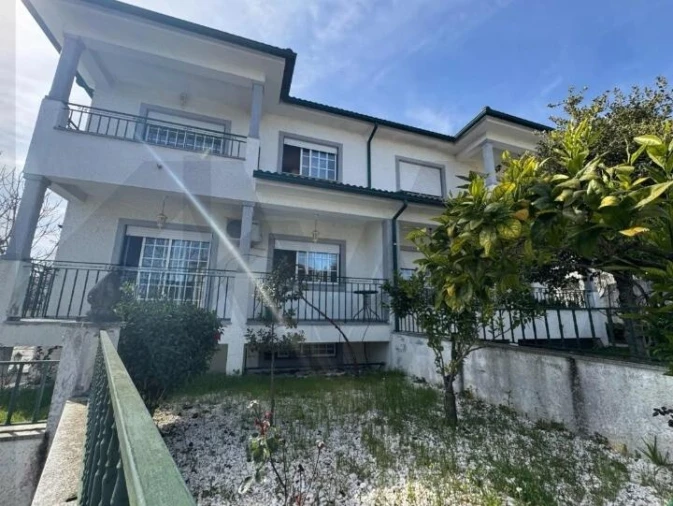 Moradia T4 para Venda em Ranhados Foto 1