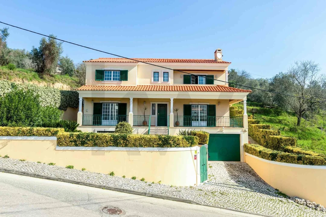 Moradia T5 para Venda em Serra e Junceira Foto 1