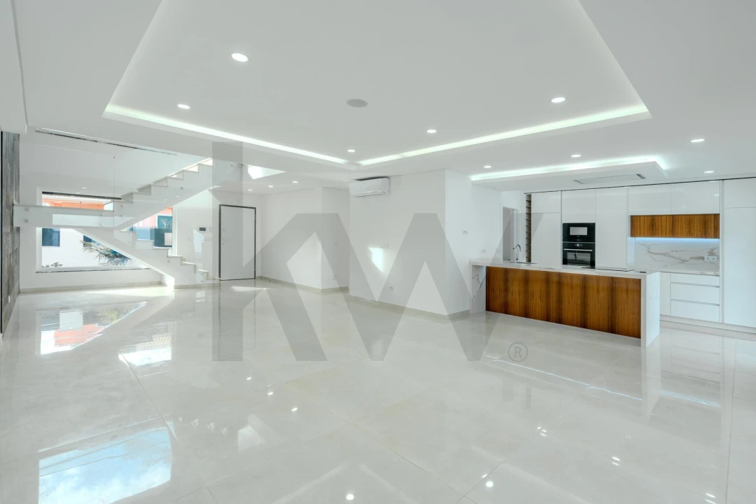 Moradia T4 para Venda em Corroios Foto 3