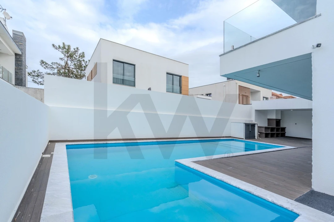 Moradia T4 para Venda em Corroios Foto 30