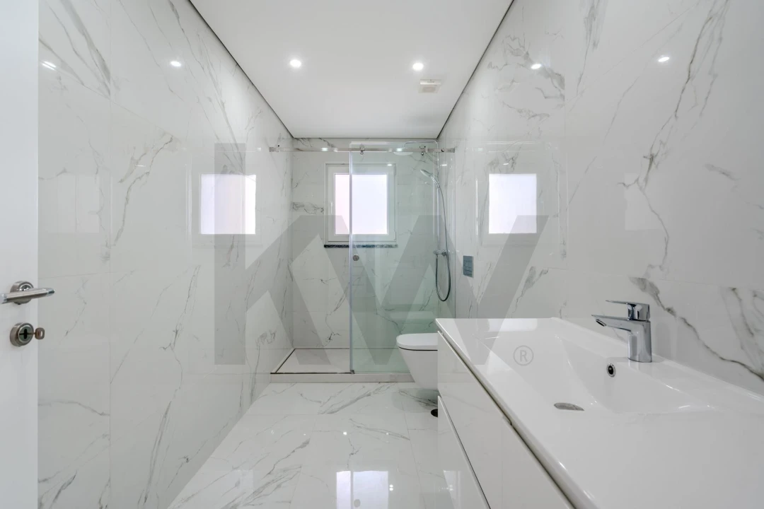 Moradia T4 para Venda em Corroios Foto 14