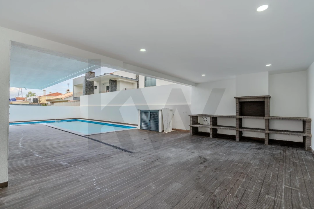 Moradia T4 para Venda em Corroios Foto 28