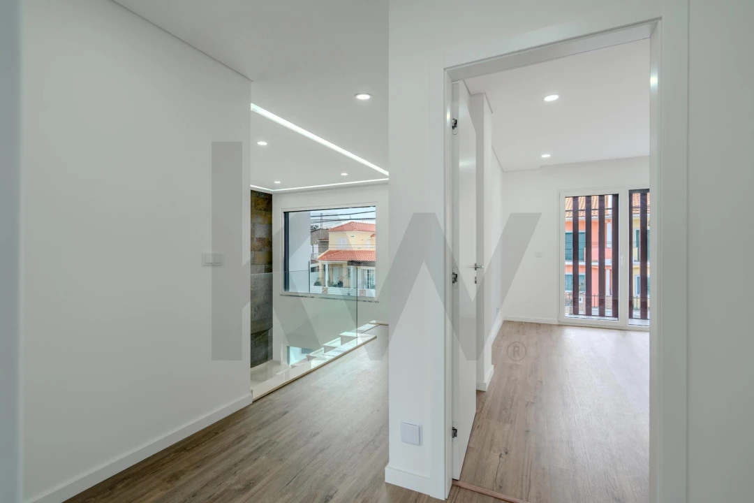 Moradia T4 para Venda em Corroios Foto 23