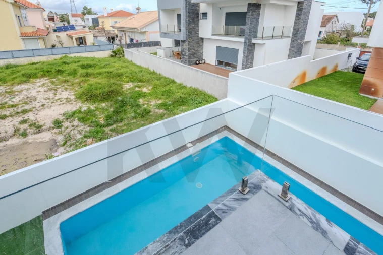 Moradia T4 para Venda em Corroios Foto 21