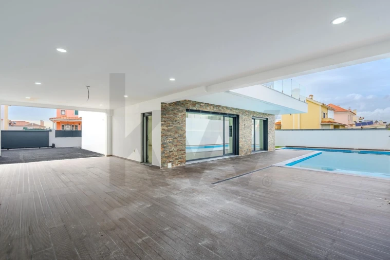 Moradia T4 para Venda em Corroios Foto 31