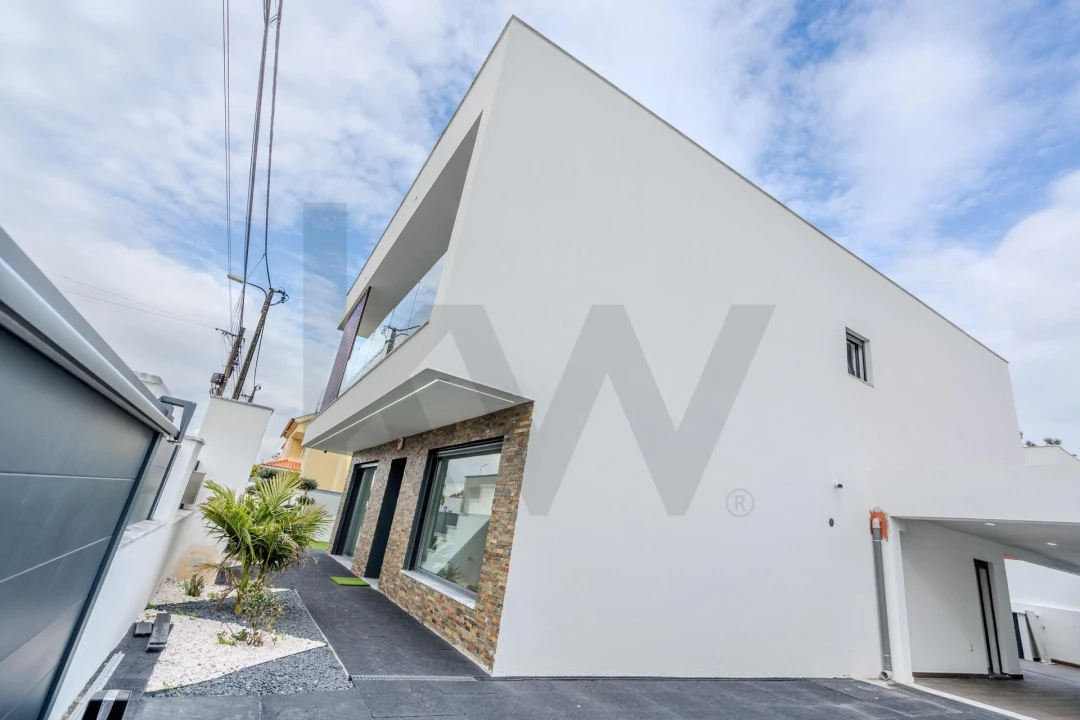 Moradia T4 para Venda em Corroios Foto 34