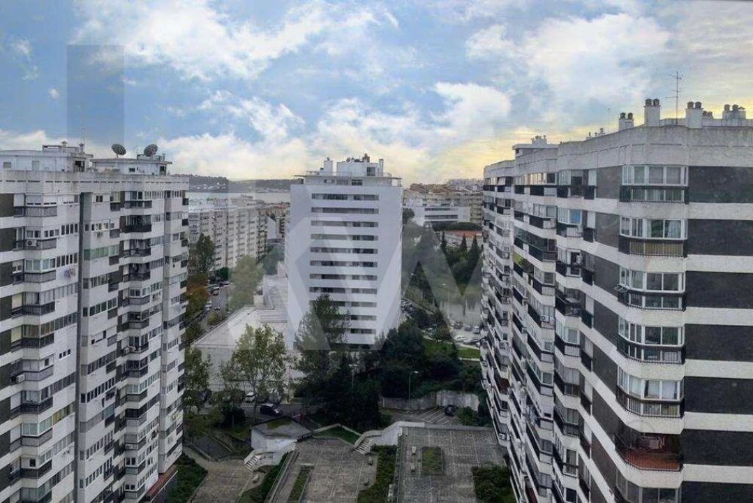 Apartamento T3 para Arrendamento em Algés, Linda-A-Velha e Cruz Quebrada-Dafundo Foto 13