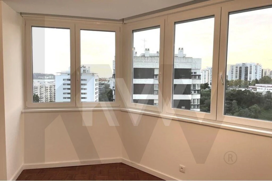Apartamento T3 para Arrendamento em Algés, Linda-A-Velha e Cruz Quebrada-Dafundo Foto 12