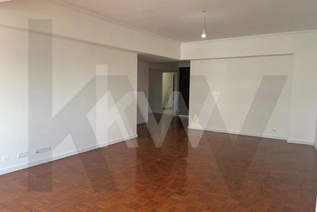 Apartamento T3 para Arrendamento em Algés, Linda-A-Velha e Cruz Quebrada-Dafundo Foto 16