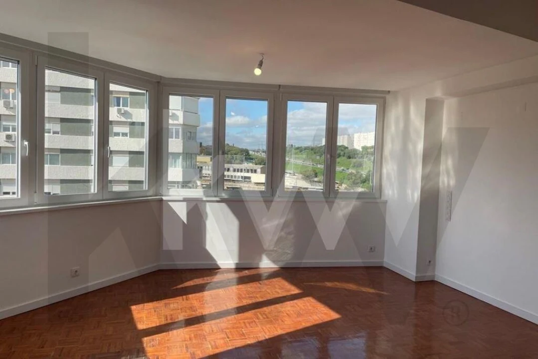 Apartamento T3 para Arrendamento em Algés, Linda-A-Velha e Cruz Quebrada-Dafundo Foto 11