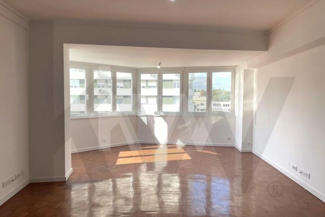 Apartamento T3 para Arrendamento em Algés, Linda-A-Velha e Cruz Quebrada-Dafundo Foto 9