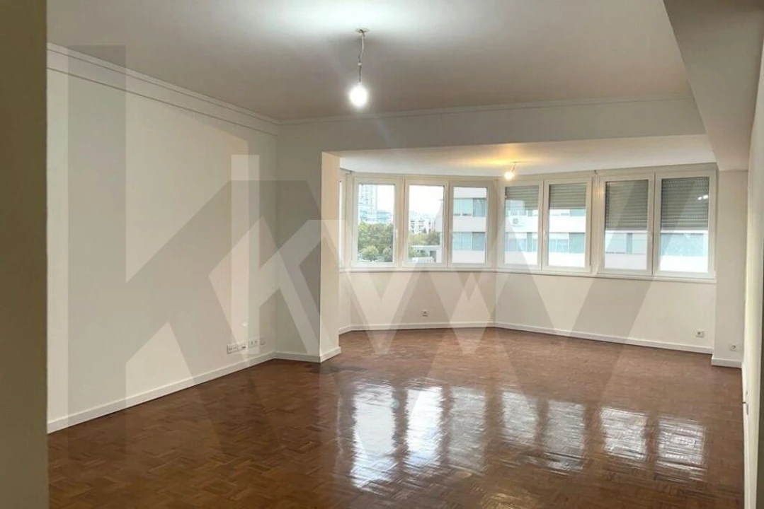 Apartamento T3 para Arrendamento em Algés, Linda-A-Velha e Cruz Quebrada-Dafundo Foto 8