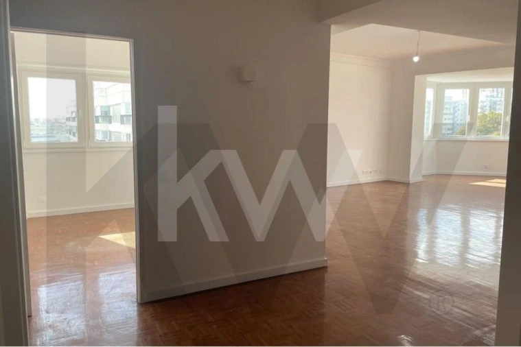 Apartamento T3 para Arrendamento em Algés, Linda-A-Velha e Cruz Quebrada-Dafundo Foto 7