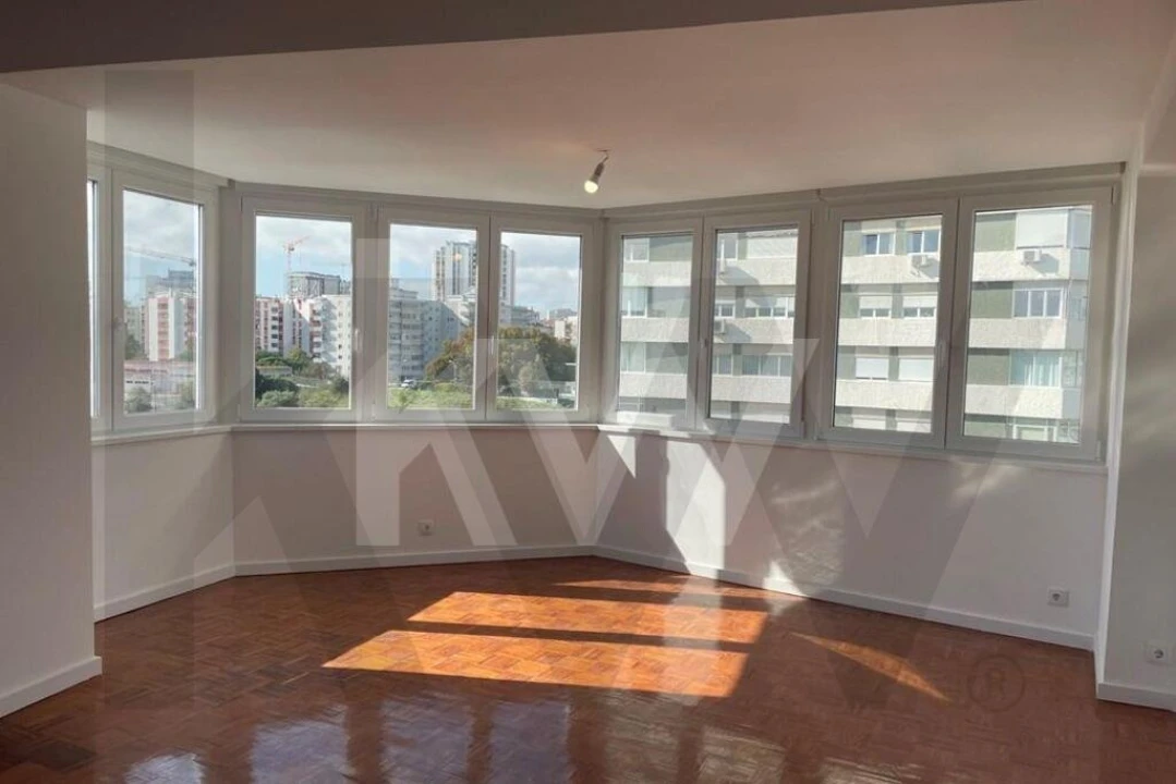 Apartamento T3 para Arrendamento em Algés, Linda-A-Velha e Cruz Quebrada-Dafundo Foto 10