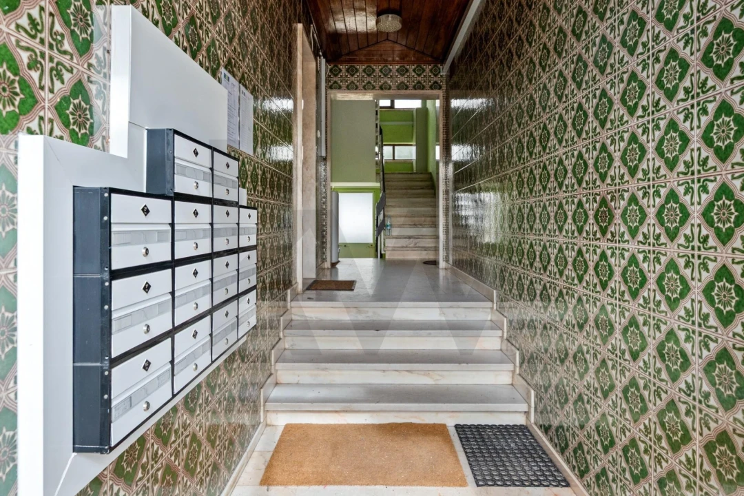 Apartamento T1 para Venda em Carcavelos e Parede Foto 25