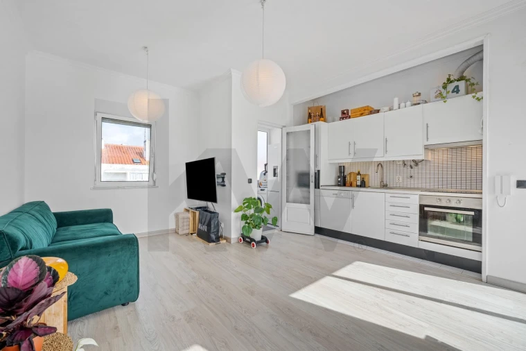 Apartamento T1 para Venda em Carcavelos e Parede Foto 13