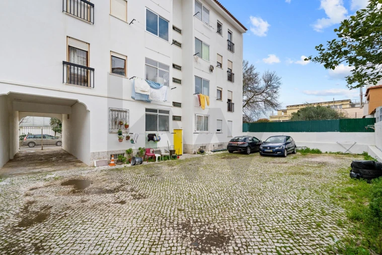 Apartamento T1 para Venda em Carcavelos e Parede Foto 24