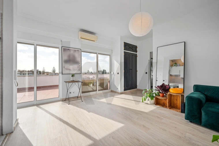 Apartamento T1 para Venda em Carcavelos e Parede Foto 17