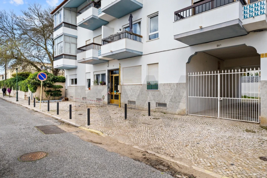 Apartamento T1 para Venda em Carcavelos e Parede Foto 26