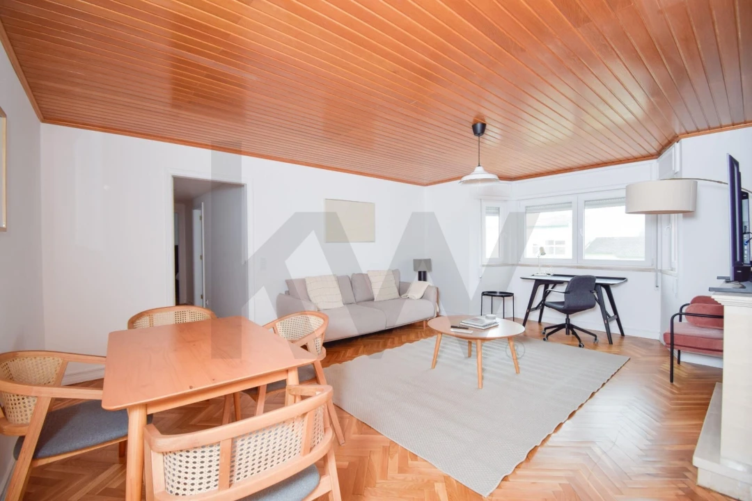 Apartamento T2 para Arrendamento em Carcavelos e Parede Foto 2