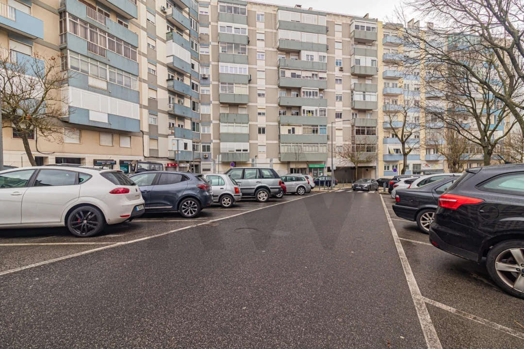 Apartamento T4 para Arrendamento em Benfica Foto 37