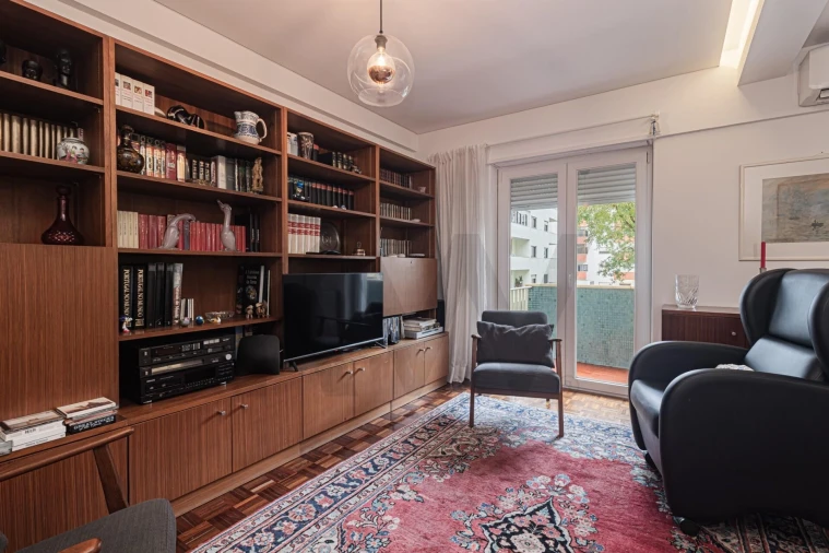 Apartamento T4 para Arrendamento em Benfica Foto 3