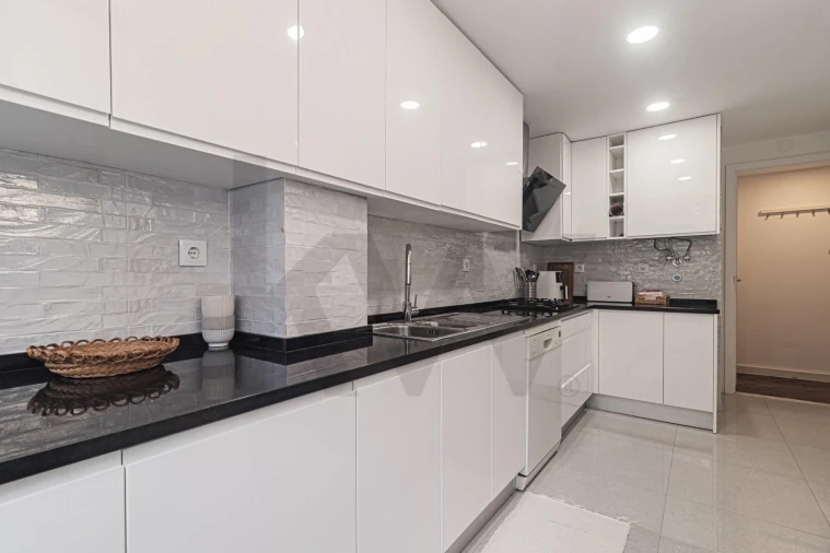 Apartamento T4 para Arrendamento em Benfica Foto 10