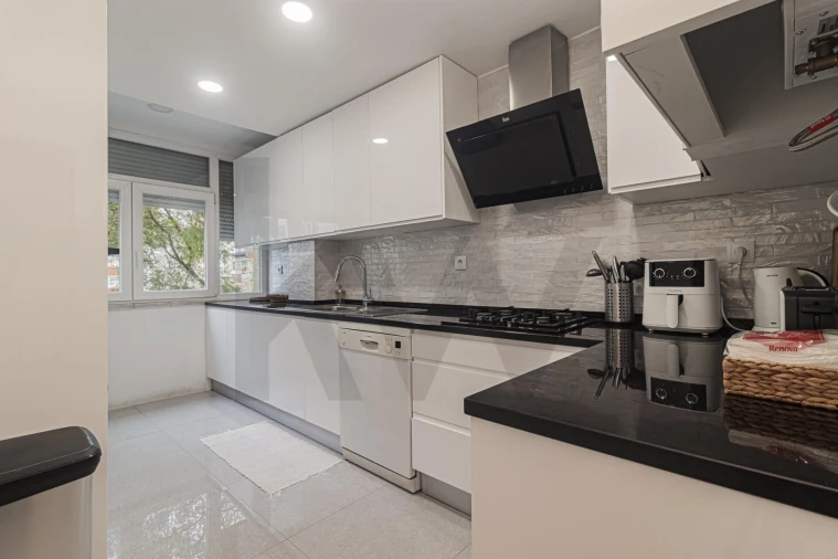 Apartamento T4 para Arrendamento em Benfica Foto 8