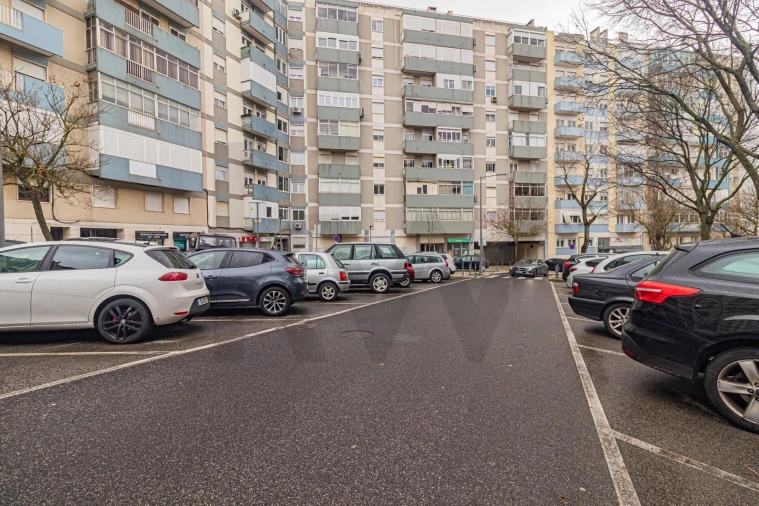 Apartamento T4 para Arrendamento em Benfica Foto 37