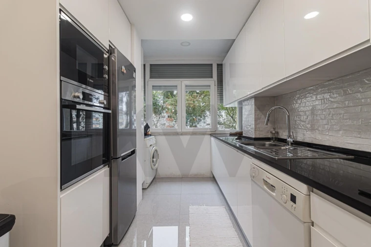 Apartamento T4 para Arrendamento em Benfica Foto 9