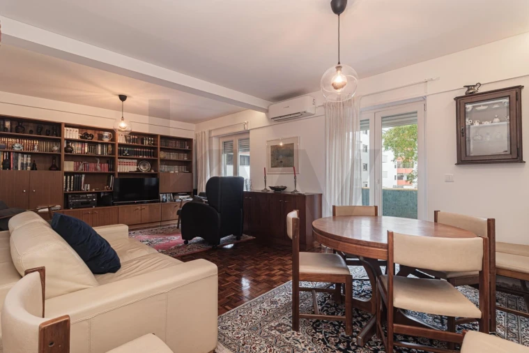 Apartamento T4 para Arrendamento em Benfica Foto 1